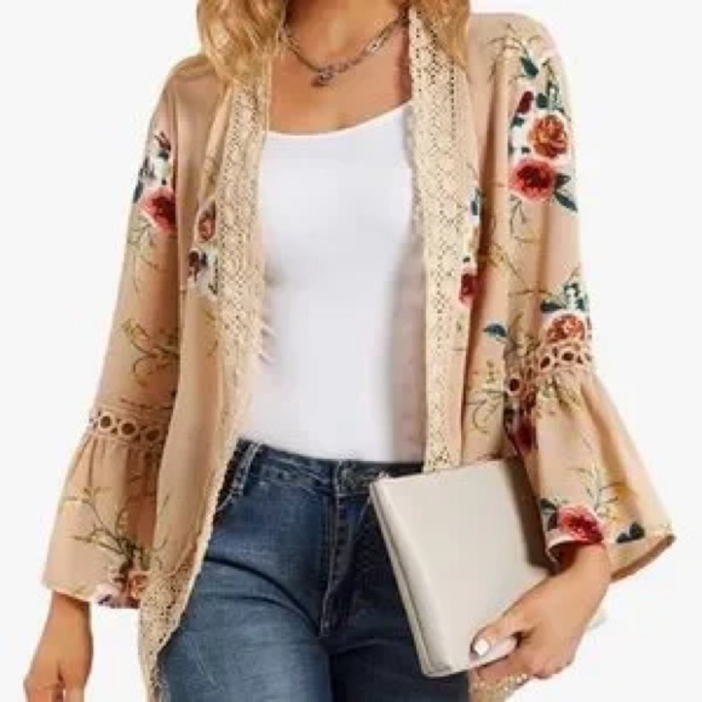 💜 2/$25 Beige Floral Kimono - Picture 2 of 6